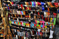 Bà lão hơn nửa thế kỷ đóng guốc ở chợ Bến Thành ảnh 9 Ba lao hon nua the ky dong guoc o cho Ben Thanh - Anh 9