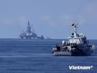 Cận cảnh tàu và trực thăng Trung Quốc xâm phạm biển Việt Nam ảnh 1