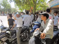 Rạng rỡ niềm vui làm được bài thi môn Toán ảnh 16