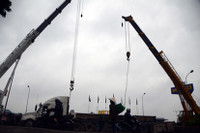 Thất kinh xe container thụt cống bỗng đổ kềnh ra đường ảnh 5