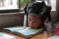 Người thầy ""tí hon"" 30 năm truyền dạy con chữ cho trẻ em cơ nhỡ ảnh 4 XONGNgười thầy tí hon 30 năm truyền dạy con chữ cho trẻ em cơ nhỡ