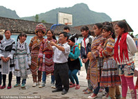 Người thầy ""tí hon"" 30 năm truyền dạy con chữ cho trẻ em cơ nhỡ ảnh 1 XONGNgười thầy tí hon 30 năm truyền dạy con chữ cho trẻ em cơ nhỡ