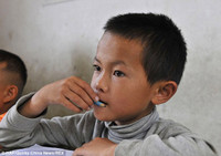 Người thầy ""tí hon"" 30 năm truyền dạy con chữ cho trẻ em cơ nhỡ ảnh 5 XONGNgười thầy tí hon 30 năm truyền dạy con chữ cho trẻ em cơ nhỡ