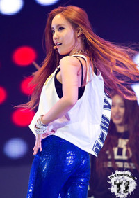 Mỹ nhân Kpop sexy nghẹt thở với mốt quần da ôm sát 