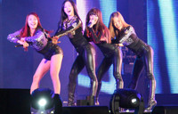 Mỹ nhân Kpop sexy nghẹt thở với mốt quần da ôm sát 