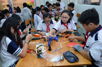 Món quà ý nghĩa tặng thầy cô từ phòng học STEM ảnh 1