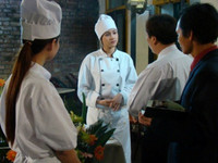 4 nữ đầu bếp xinh đẹp của màn ảnh Việt ảnh 7 Thanh Hoa xuất hiện cùng Lã Thanh Huyền trong phim “Blog nàng dâu”.