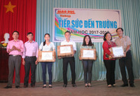 Tiếp sức học trò miền biển trước thềm năm học mới ảnh 10