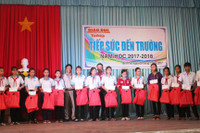 Tiếp sức học trò miền biển trước thềm năm học mới ảnh 5