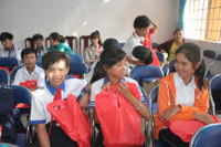 Tiếp sức học trò miền biển trước thềm năm học mới ảnh 11