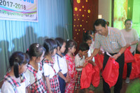 Tiếp sức học trò miền biển trước thềm năm học mới ảnh 6