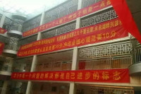 Gắn rào sắt để ngăn học sinh tự tử trước kỳ thi đại học ảnh 4