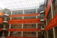 Gắn rào sắt để ngăn học sinh tự tử trước kỳ thi đại học ảnh 1