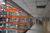 Gắn rào sắt để ngăn học sinh tự tử trước kỳ thi đại học ảnh 2