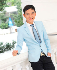 Thầy giáo hot boy sát cánh cùng giới trẻ ảnh 3