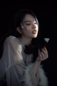 Ngọc Trinh tung bộ ảnh mới, chi tiết trên đôi chân gây chú ý