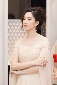 Nhan sắc chuẩn 'thần tiên tỷ tỷ' của Hoa hậu Đặng Thu Thảo sau 10 năm đăng quang