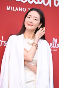 Kinh ngạc ngoại hình 'nữ hoàng nước mắt' Choi Ji Woo ở tuổi U50