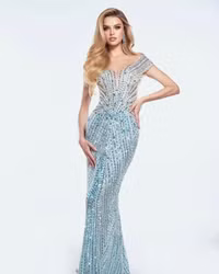 Nhan sắc đời thường xinh như ‘búp bê’ của tân Miss World