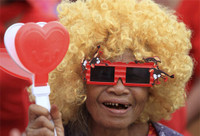 Bangkok tràn ngập sắc đỏ ảnh 2