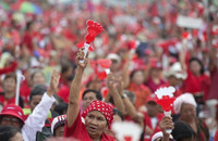 Bangkok tràn ngập sắc đỏ ảnh 1