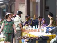 Người dân vùng tâm bão chủ động dự trữ lương thực ảnh 5