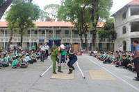 Học sinh học cách xử lý khi gặp sự cố về cháy nổ ảnh 3
