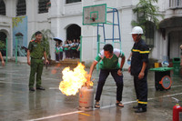 Học sinh học cách xử lý khi gặp sự cố về cháy nổ ảnh 8