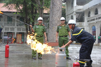 Học sinh học cách xử lý khi gặp sự cố về cháy nổ ảnh 7