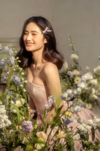 Hoa hậu Ý Nhi ngọt ngào như nàng thơ đón sinh nhật tuổi 22 