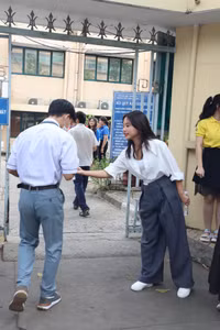 Phương Mỹ Chi phát nước, tiếp sức sĩ tử thi tốt nghiệp THPT 2024