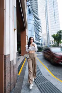 Hoa hậu Mai Phương Thúy tự tin khoe vòng eo con kiến không chút mỡ thừa