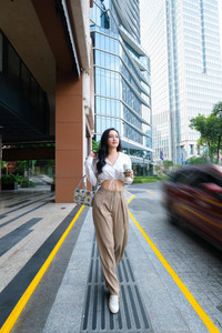 Hoa hậu Mai Phương Thúy tự tin khoe vòng eo con kiến không chút mỡ thừa