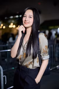 Hoa hậu Mai Phương Thúy xuất hiện như 'thần tiên tỷ tỷ' tại đám cưới Midu