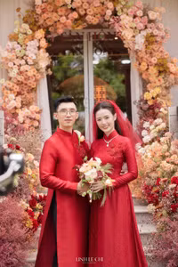 Diện mạo chú rể thiếu gia gây 'sốt' trong lễ vu quy của Midu