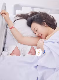 Vóc dáng gây ngỡ ngàng của 'mẹ bỉm' Phương Oanh sau 1 tháng sinh con