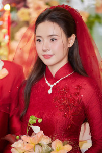 Diện mạo chú rể thiếu gia gây 'sốt' trong lễ vu quy của Midu