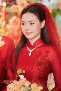 Diện mạo chú rể thiếu gia gây 'sốt' trong lễ vu quy của Midu