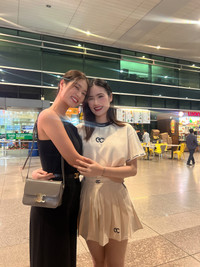 Hé lộ mối quan hệ của bạn trai Ý Nhi và gia đình nàng hậu