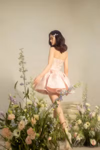 Hoa hậu Ý Nhi ngọt ngào như nàng thơ đón sinh nhật tuổi 22 