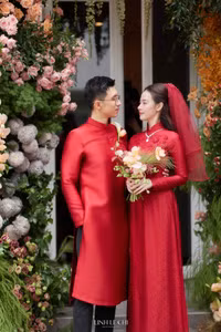 Diện mạo chú rể thiếu gia gây 'sốt' trong lễ vu quy của Midu