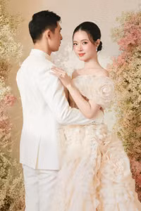 Midu tung ảnh cưới, biểu cảm của chồng người đẹp lập tức gây 'sốt'