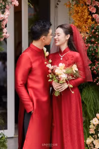 Diện mạo chú rể thiếu gia gây 'sốt' trong lễ vu quy của Midu