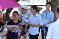 Đề Hóa phân loại cao, đề Văn giàu cảm xúc ảnh 27