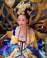 Vẻ đẹp gợi cảm hút hồn của Tiêu Thục Phi trong Võ Tắc Thiên