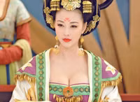 Vẻ đẹp gợi cảm hút hồn của Tiêu Thục Phi trong Võ Tắc Thiên