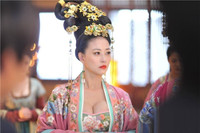 Vẻ đẹp gợi cảm hút hồn của Tiêu Thục Phi trong Võ Tắc Thiên