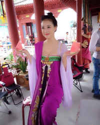 Vẻ đẹp gợi cảm hút hồn của Tiêu Thục Phi trong Võ Tắc Thiên