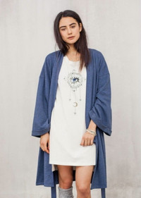 Đóa hồng lai theo mẹ về Việt Nam học tập và làm việc ảnh 14