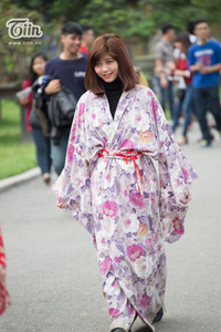 Giới trẻ Hà thành xúng xính kimono tạo dáng bên hoa anh đào